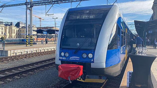 Společnost Arriva v Plzni představila první dvě kompletně modernizované tříčlánkové motorové jednotky Stadler, které od prosince nasadí mezi Plzní a Domažlicemi. (3. září 2026)