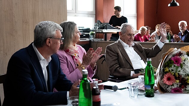 V rodném Kolíně podpořil Miloš Zeman kandidátku ANO do Senátu Andreu Brzobohatou. Následovala beseda s Milošem Zemanem a Karlem Havlíčkem. (7. září 2026)