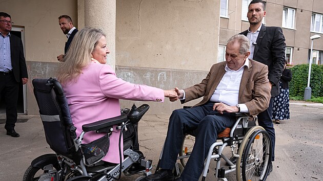 V rodném Kolíně podpořil Miloš Zeman kandidátku ANO do Senátu Andreu Brzobohatou. Následovala beseda s Milošem Zemanem a Karlem Havlíčkem. (7. září 2026)