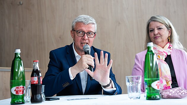 V rodném Kolíně podpořil Miloš Zeman kandidátku ANO do Senátu Andreu Brzobohatou. Následovala beseda s Milošem Zemanem a Karlem Havlíčkem. (7. září 2026)