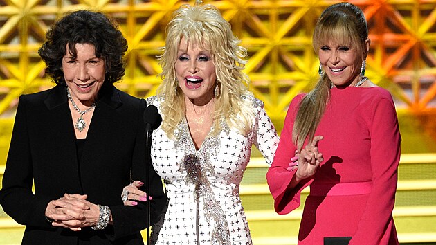 Lily Tomlinová, Dolly Partonová a Jane Fondová na Primetime Emmy Awards v Los Angeles (17. září 2017)