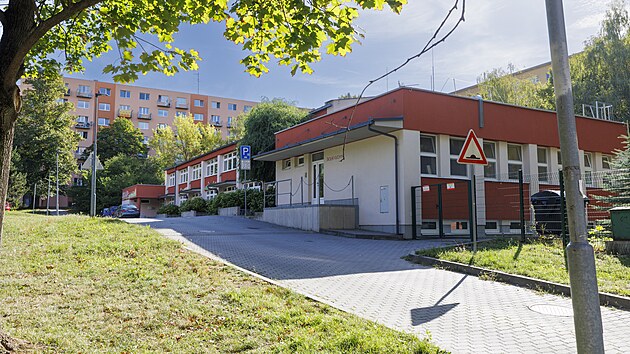 Pozemek, kde měl v Černých Polích vyrůst parkovací dům. Místní ho odmítli.