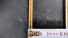 Odcizené zlaté pruty jsou 30 cm dlouhé a půl centimetru široké.