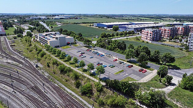 V ulici Na Radosti na pražském Zličíně jen několik set metrů od stanice metra vyroste obří parkovací dům pro téměř 600 aut. Vizualizace