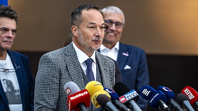 Tisková konference TOP 09 s názvem „Naši je v Senátu zastaví“ zahájila hlavní fázi senátní kampaně. Účastní se jí předseda TOP 09 Matěj Ondřej Havel a senátoři a kandidáti Jan Grulich, Tomáš Třetina a Zdeněk Šarapatka. (10. září 2026)