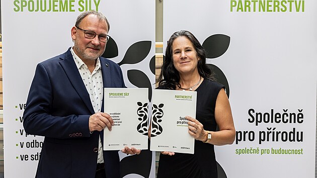 Ostravsk&aacute; zoo a Př&iacute;rodovědeck&aacute; fakulta Ostravsk&eacute; univerzity roz&scaron;&iacute;řily partnerstv&iacute;. To přinese studentům př&iacute;rodovědn&yacute;ch oborů možnosti pro praktick&eacute; v&yacute;uky, v&yacute;zkumn&eacute; projekty i praxe &ndash; např&iacute;klad v nově připravovan&eacute;m studijn&iacute;m programu Zoologie. (4. z&aacute;ř&iacute; 2026)