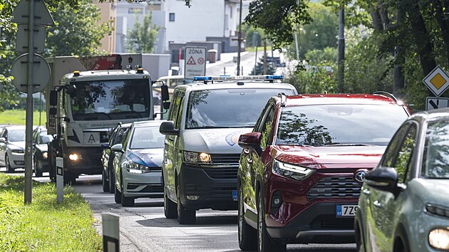 Na výjezdu ze Zlína do Fryštáku se tvoří v dopravní špičce dlouhé kolony kvůli chybějícímu dálničnímu přivaděči. (září 2026)