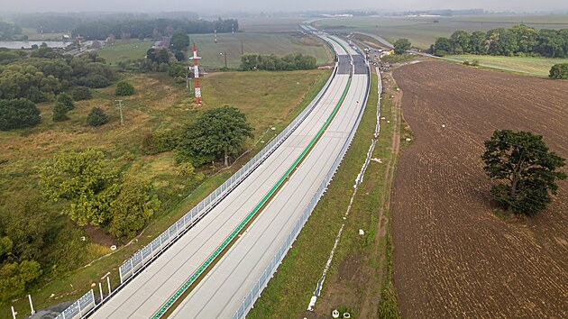 ŘSD otevřelo téměř dokončenou novou silnici 1/35 u Valašského Meziříčí chodcům, cyklistům a bruslařům. Na jeden den se tak mohli projet po tzv. Palačovské spojce. Pro motoristy se otevře nejpozději 22. října. (12. září 2026)