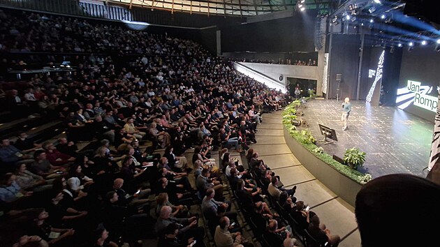 O konferenci Cerna.AI Festival v multifunkční hale Gong v ostravských Dolních Vítkovicích byl mimořádný zájem. (15. září 2026)