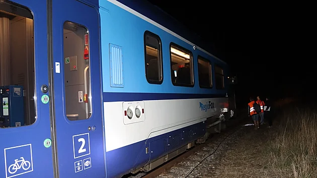 Bezpečnostní systém generální stop zastavil na Písecku vlak, který pravděpodobně vinou strojvedoucího vyjel ze stanice, i když k tomu neměl povolení. (12. září 2026)