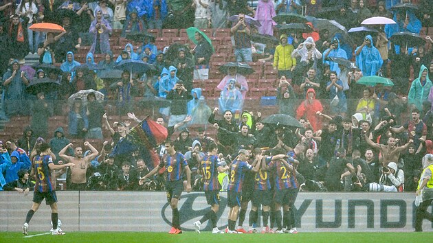 Na stadionu katalénského celku bylo ve středu večer hodně deštivo.