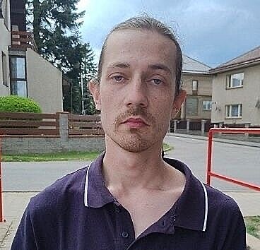 Policie st&aacute;le p&aacute;tr&aacute; po muži, kter&yacute; po nehodě na Chrudimsku zmizel nezn&aacute;mo kam. (10. z&aacute;ř&iacute; 2026)