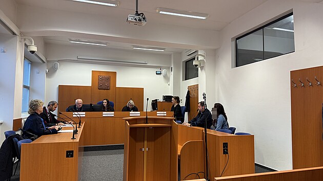 Ženu z Chrudimska soudí za pokus o vraždu, svého partnera bodla nožem do břicha. (14. září 2026)
