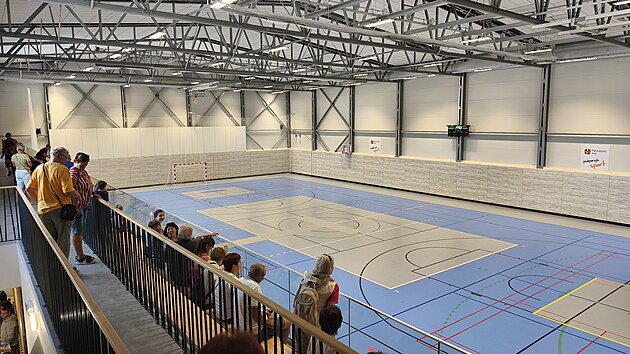 Nová tělocvična v Letohradě nabízí kromě sportoviště a zázemí i 200 míst pro diváky. (2. září 2026)