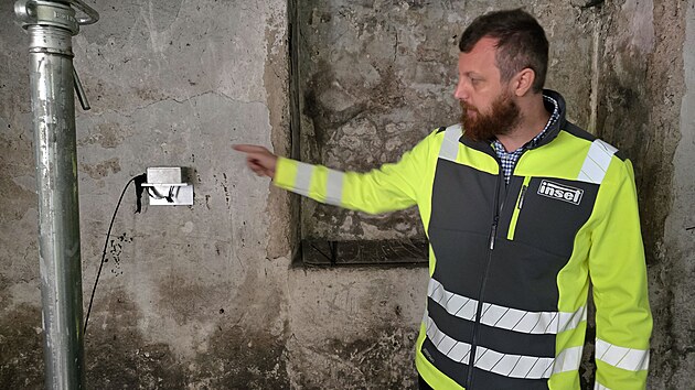 Statici hlídali historické budovy v okolí Jizerního Vtelna kvůli stavbě obchvatu na silnici I/16. (11. záři 2026)