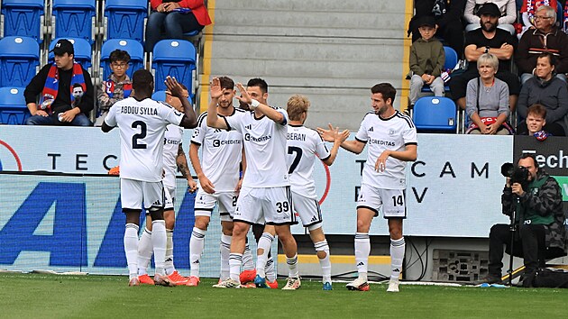 Olomoučt&iacute; hr&aacute;či slav&iacute; g&oacute;l proti Plzni v osm&eacute;m kole Chance Ligy.