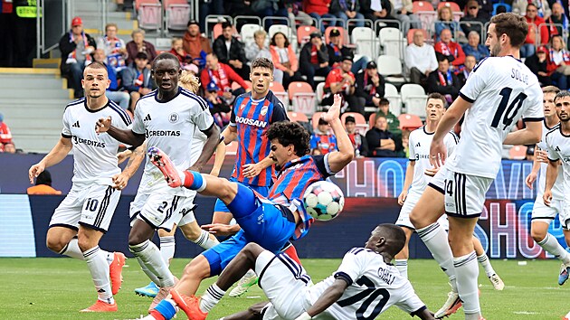 Momentka z utk&aacute;n&iacute; Viktoria Plzeň - Sigma Olomouc v osm&eacute;m kole fotbalov&eacute; Chance Ligy.