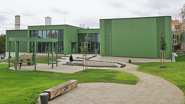 Ve Velkém Meziříčí se po rekonstrukci za 90 milionů korun po roce a půl otevřela modernizovaná městská knihovna. Kompletně předělané jsou vnitřní prostory, v nich návštěvníci najdou i spoustu novinek a vychytávek. Chloubou areálu je pak zcela nová zahrada. (10. září 2026)