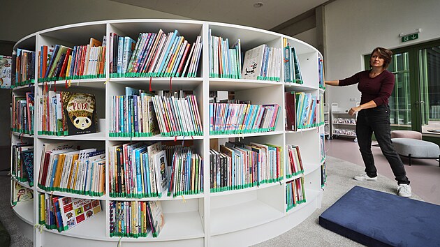 Ve Velkém Meziříčí se po rekonstrukci za 90 milionů korun po roce a půl otevřela modernizovaná městská knihovna. Kompletně předělané jsou vnitřní prostory, v nich návštěvníci najdou i spoustu novinek a vychytávek. Chloubou areálu je pak zcela nová zahrada. (10. září 2026)