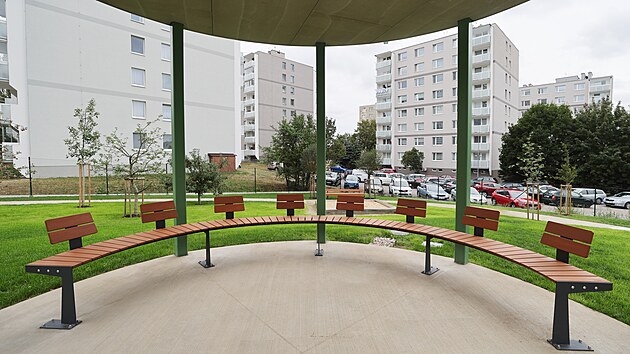 Ve Velkém Meziříčí se po rekonstrukci za 90 milionů korun po roce a půl otevřela modernizovaná městská knihovna. Kompletně předělané jsou vnitřní prostory, v nich návštěvníci najdou i spoustu novinek a vychytávek. Chloubou areálu je pak zcela nová zahrada. (10. září 2026)
