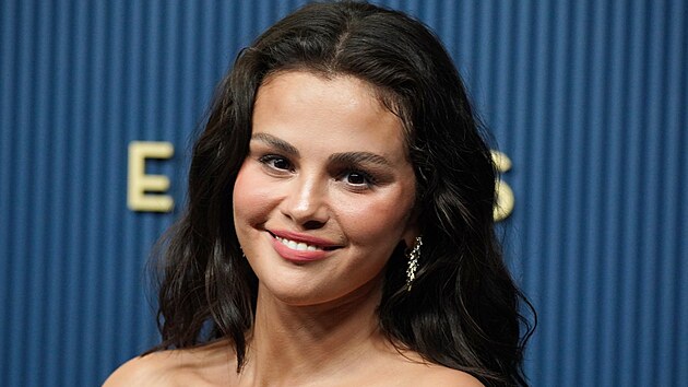 Selena Gomezová na cenách Emmy (září 2026)