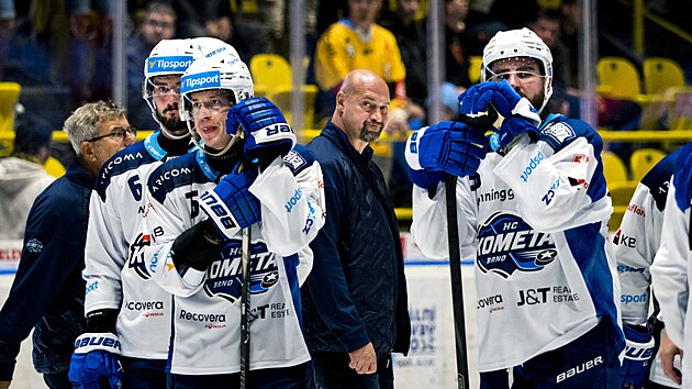 Litvínov, 16. 9. 2026. Verva Litvínov - Kometa Brno, hokejová extraliga. Smutný brněnský trenér Libor Zábranský a jeho hráči.
