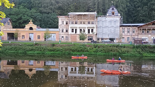 Areál bývalých lázní v Kyselce obnovuje obecně prospěšná společnost Lázně Kyselka už 13 let. (10. září 2026)