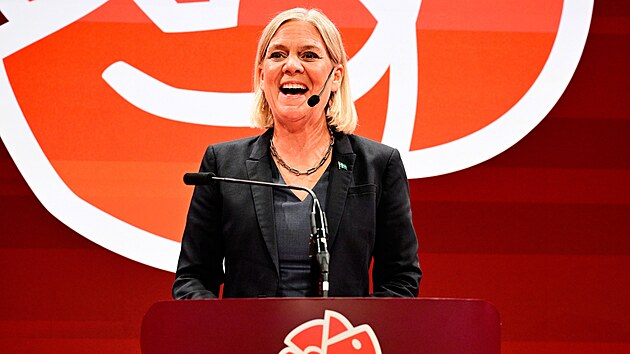 Předsedkyně Sociálnědemokratické strany Magdalena Anderssonová hovoří během volební noci ve Stockholmu. (13. září 2026)
