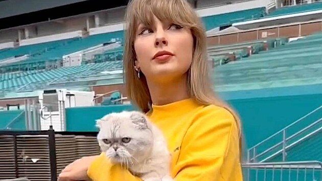 Taylor Swift a její kočka (2024)
