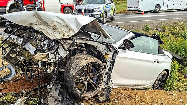Řidič BMW u Přerova nezvládl zatáčku. Zranění jsou dva mladí lidé. (12. září 2026)