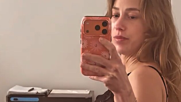 Herečka Aneta Krejčíková na Instagramu předvedla postavu po absolvování kúry zaměřené na odvodnění a zpevnění těla. (září 2026)