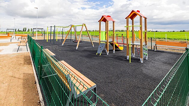 Dětské hřiště na odpočívce u D11 u Předměřic nad Labem (14. září 2026)