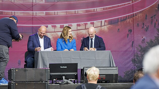 Do dokončen&iacute; T Areny zb&yacute;v&aacute; posledn&iacute; měs&iacute;c. (25. z&aacute;ř&iacute; 2026)