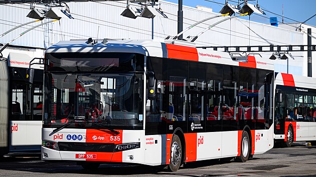 Trolejbusy Bozankaya SNG 12T nahradily v &uacute;seku Na Kn&iacute;žec&iacute; - Waltrovka - Jinonice autobusy. Linka nově jezd&iacute; pod č&iacute;slem 52 (z&aacute;ř&iacute; 2026)