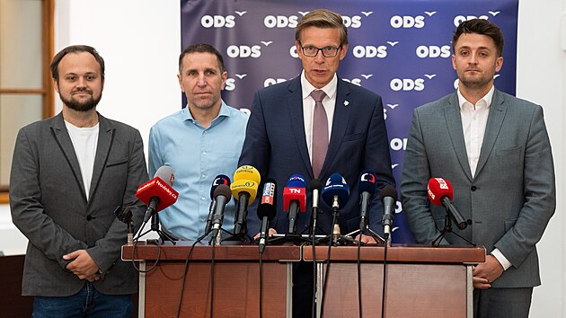 Jiří Havránek, Karel Haas, Martin Kupka a Štěpán Slovák (všichni za ODS) na tiskové konferenci poslaneckého klubu ODS. (22. září 2026)