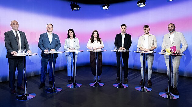 Superdebata kandidátů na brněnského primátora na iDNES.cz s moderátorem Vladimírem Vokálem. Zleva Tomáš Kratochvíl (Motoristé sobě), Václav Trojan (ANO), Karin Podivinská Karasová (Brnoklidem), Kamila Zlatušková (ODS, TOP 09 a nezávislí), Jiří Kment (SPD a nezávislí), Adam Zemek (TU! – Piráti, Fakt Brno, Idealisté, Gen) a Jakub Hruška (Brno blíž lidem - Lidovci a Starostové). (22. září 2026)