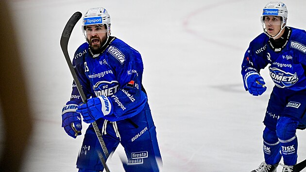 Brněnský Luke Witkowski slaví trefu proti Hradci.
