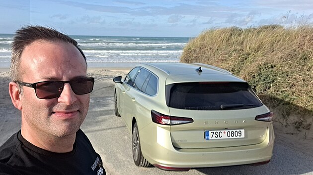 Již od devadesátých let jezdí na Tannistest český porotce vozem Škoda. Tentokrát padla volba na Superb 2.0 TDI/142 kW 4x4 Laurin & Klement. Vzdálenost 1357 km jsme absolvovali za necelých dvanáct hodin s průměrnou rychlostí 117 km/h a spotřebou 6,3 l/100 km.