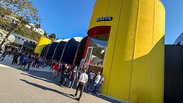Nová moderní fabrika Moto Guzzi v Mandello del Lario
