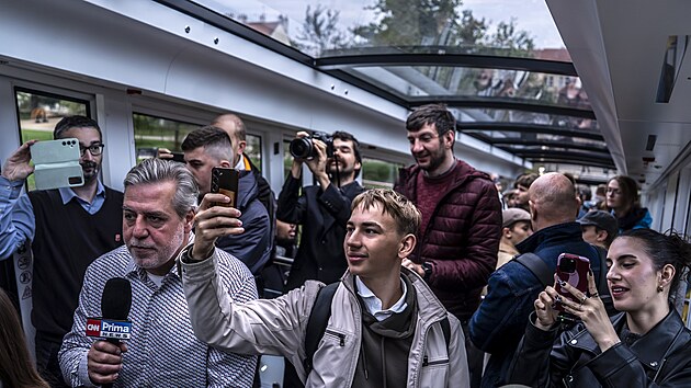 Prvn&iacute; otev&iacute;rac&iacute; den pravideln&eacute; j&iacute;zdy nov&eacute; petř&iacute;nsk&eacute; lanovky z &Uacute;jezdu přes Neboz&iacute;zek na Petř&iacute;n. (22. z&aacute;ř&iacute; 2026)
