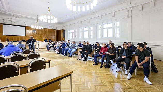 U Okresního soudu v Litoměřicích začalo hlavní líčení v rozsáhlém případu převozu migrantů z Asie přes Českou republiku do Německa. (22. září 2026)