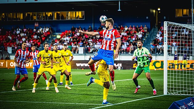 Filip Vedral (číslo 26) během zápasu Zbrojovky Brno se Slovanem Liberec. (29. srpna 2026)