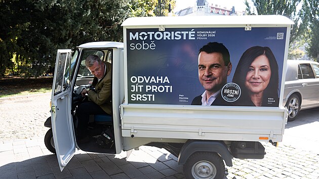 Motoristé na pražském Žofíně zahájili ostrou fázi kampaně před komunálními volbami. Na snímku poslanec Filip Turek. (29. září 2026)
