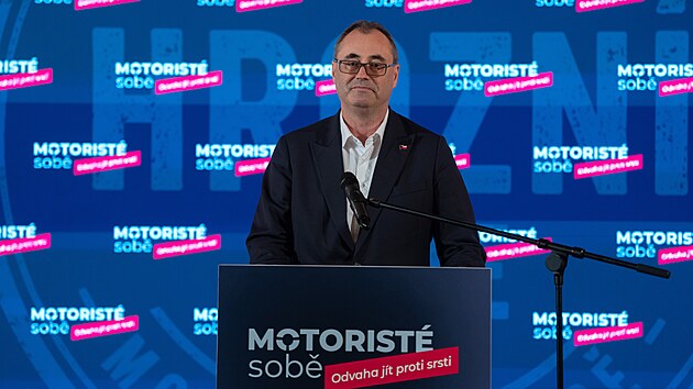 Motoristé na pražském Žofíně zahájili ostrou fázi kampaně před komunálními volbami. Na snímku je ministr pro sport, prevenci a zdraví Boris Šťastný. (29. září 2026)