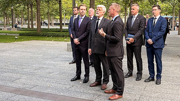 Během prvn&iacute;ho dne sv&eacute; pracovn&iacute; cesty do Spojen&yacute;ch st&aacute;tů nav&scaron;t&iacute;vil česk&yacute; prezident Petr Pavel N&aacute;rodn&iacute; pam&aacute;tn&iacute;k 11. z&aacute;ř&iacute;. U hru&scaron;ně zn&aacute;m&eacute; jako Survivor Tree uctil oběti teroristick&yacute;ch &uacute;toků. (21. z&aacute;ř&iacute; 2026)
