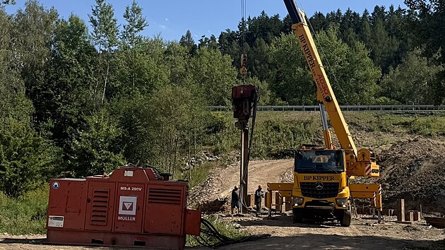 Ředitelství silnic a dálnic bude až do prvního pololetí roku 2027 opravovat mimoúrovňovou křižovatku u Boru na Karlovarsku. Přibude bezpečný připojovací pruh.