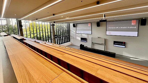 Univerzita Karlova otevřela v Hradci Králové supermoderní kampus pro studenty Lékařské a Farmaceutické fakulty (23. září 2026).