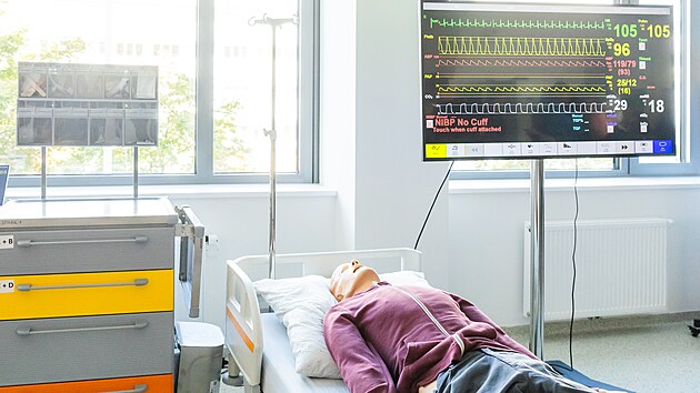 Univerzita Karlova otevřela v Hradci Králové supermoderní kampus pro studenty Lékařské a Farmaceutické fakulty. (23. září 2026)