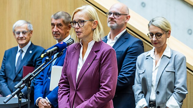 Univerzita Karlova otevřela v Hradci Králové supermoderní kampus pro studenty Lékařské a Farmaceutické fakulty. Promluvila primátorka Hradce Králové Pavlína Springerová. (23. září 2026)