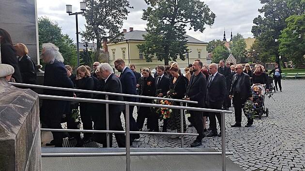 Na poslední rozloučení s olomouckým byznysmenem a developerem Richardem Morávkem dorazil do katedrály svatého Václava zástup smutečních hostů. (25. září 2026)
